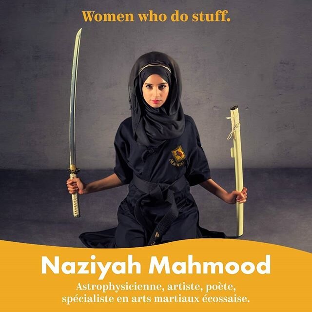Astrophysicienne, artiste, po&egrave;te, sp&eacute;cialiste en arts martiaux : cette jeune &eacute;cossaise a tout d&rsquo;une super-h&eacute;ro&iuml;ne. Naziyah Mahmood, n&eacute;e d&rsquo;une m&egrave;re anglaise et d&rsquo;un p&egrave;re d&rsquo;origine pakistanaise, conna&icirc;t la discrimination. Elle raconte qu&rsquo;elle a commenc&eacute; &agrave; s&rsquo;int&eacute;resser aux arts martiaux jeune afin d&rsquo;&ecirc;tre forte pour pouvoir prot&eacute;ger sa m&egrave;re. Naziyah a pratiqu&eacute; au fil des ann&eacute;es un tas d&rsquo;art martiaux diff&eacute;rents pour finalement se sp&eacute;cialiser dans le Geom Sui, art cor&eacute;en qui s&rsquo;exerce avec des &eacute;p&eacute;es. Elle explique qu&rsquo;&eacute;tant malvoyante, les arts martiaux lui ont permis de prendre confiance en elle et d&rsquo;aiguiser sa perception de son environnement. Passionn&eacute;e d&rsquo;astronomie depuis toujours, Naziyah est une scientifique brillante : elle a notamment travaill&eacute; po